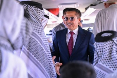 محافظ ذي قار يودّع قوافل حجاج عوائل الشهداء