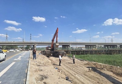 الموارد المائية في ذي قار تطلق حملة لإزالة زهرة النيل والترسبات من نهر الفرات