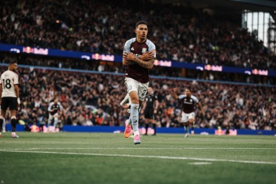 أستون فيلا يكتسح ليفربول برباعية ويضمن التأهل لدوري أبطال أوروبا
