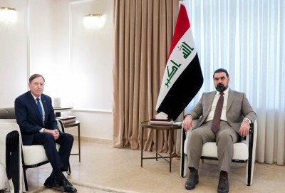 الحلبوسي و بترايوس يبحثان الأوضاع في العراق وتطورات الأحداث الإقليمية والدولية