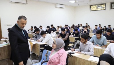 عميد الكلية التقنية في ذي قار يكرم طالبة تحدت الإعاقة وحافظت على تفوقها الأكاديمي