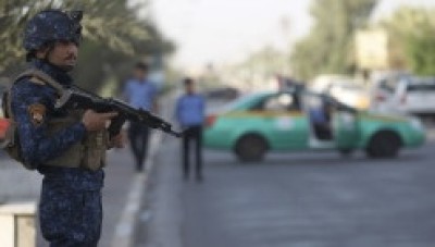 اعتقال تاجر مخدرات أجنبي وضبط عجلة محملة بالمشروبات الكحولية في محافظتين