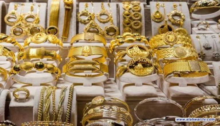 تراجع أسعار الذهب بعد إعلان مفاجئ من أوبك+ بشأن خفض إنتاج النفط.