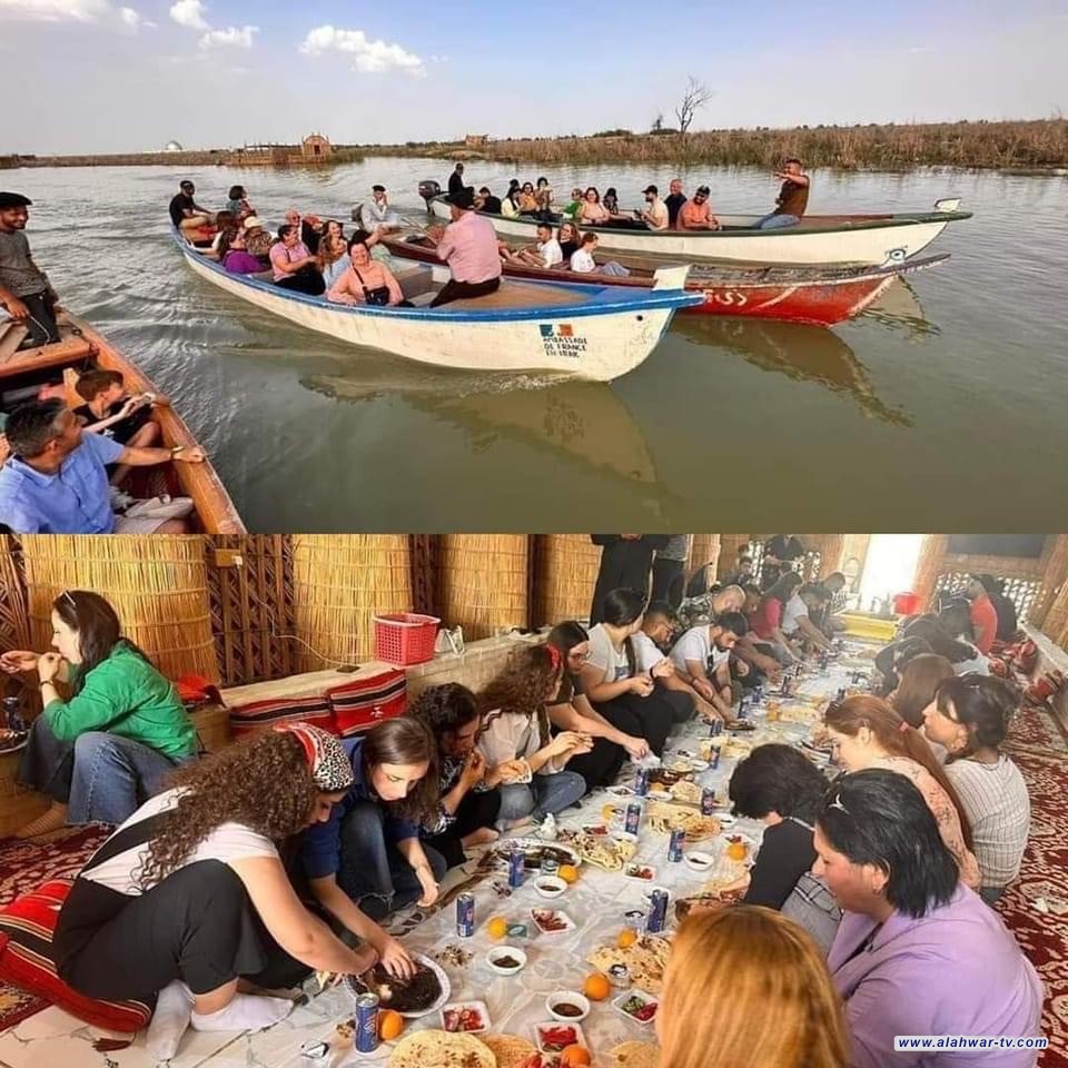 ذي قار : اقبال كبير.. سياح اجانب يتجولون في اهوار الجبايش  للتعرف على طبيعتها التي تضم المسطحات المائية ومنازل القصب السومرية.