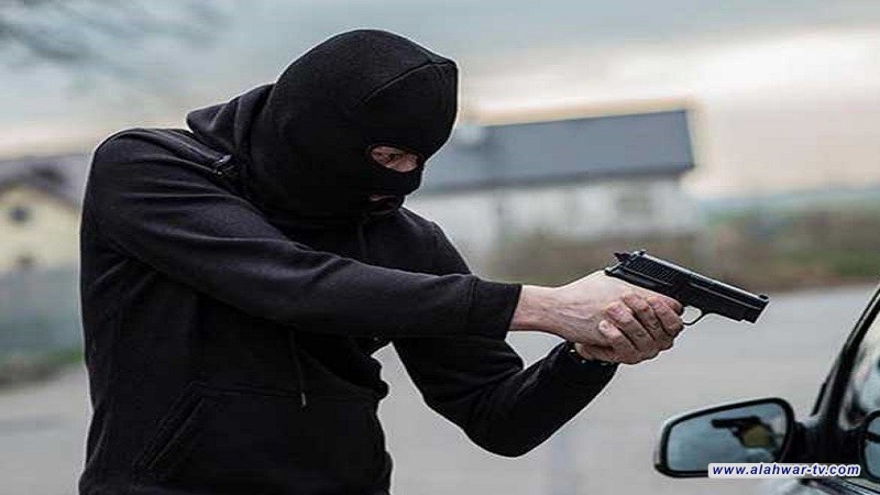 تسليب عجلة نوع كيا ريو تحت تهديد السلاح