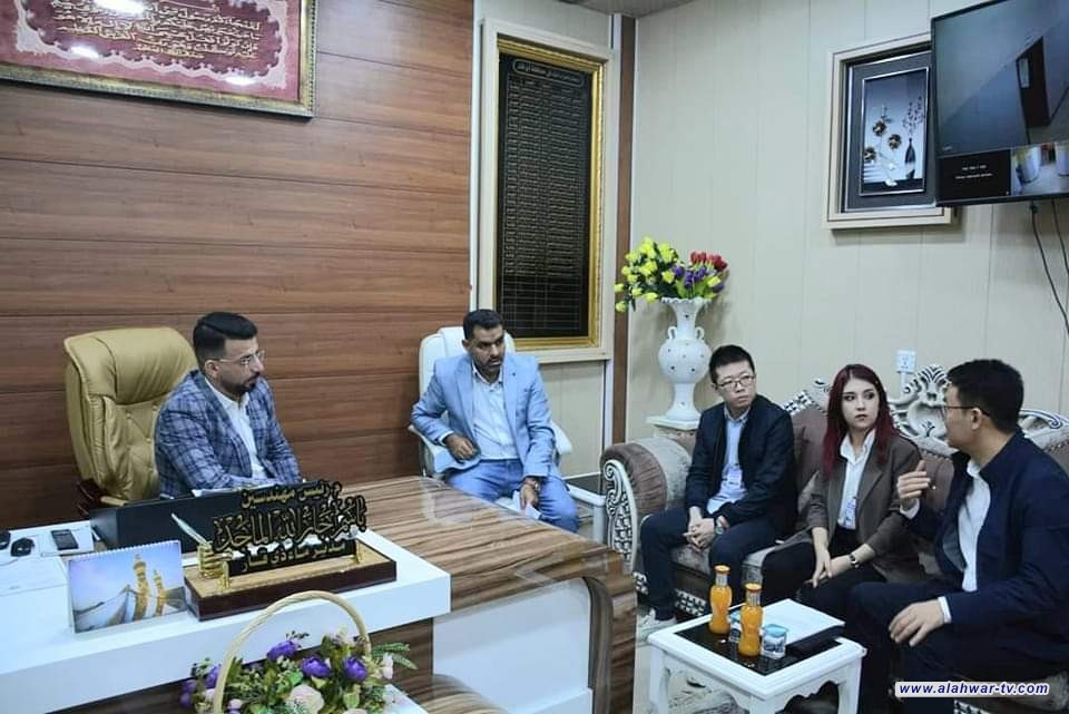 الفريق.  الفني للشركة الصينية  المنفذة لمطار الناصرية في لقاء  تشاوري مع  ماء ذي قار.