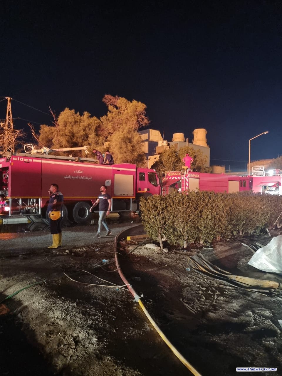 سلامة محطة توليد كهرباء خور الزبير الغازية بشكل كامل ، وحريق لأنبوب الغاز من زاوية بعيدة خارج حدودها .