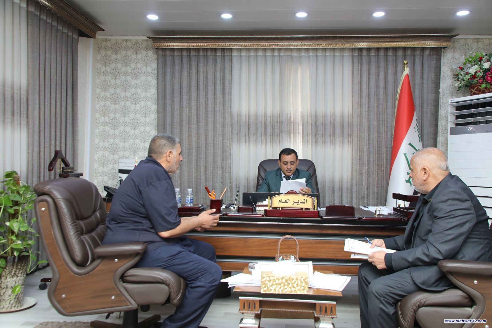 إدارة المسافرين والوفود تلتقي بعدد من المواطنين والموظفين للنظر في طلباتهم