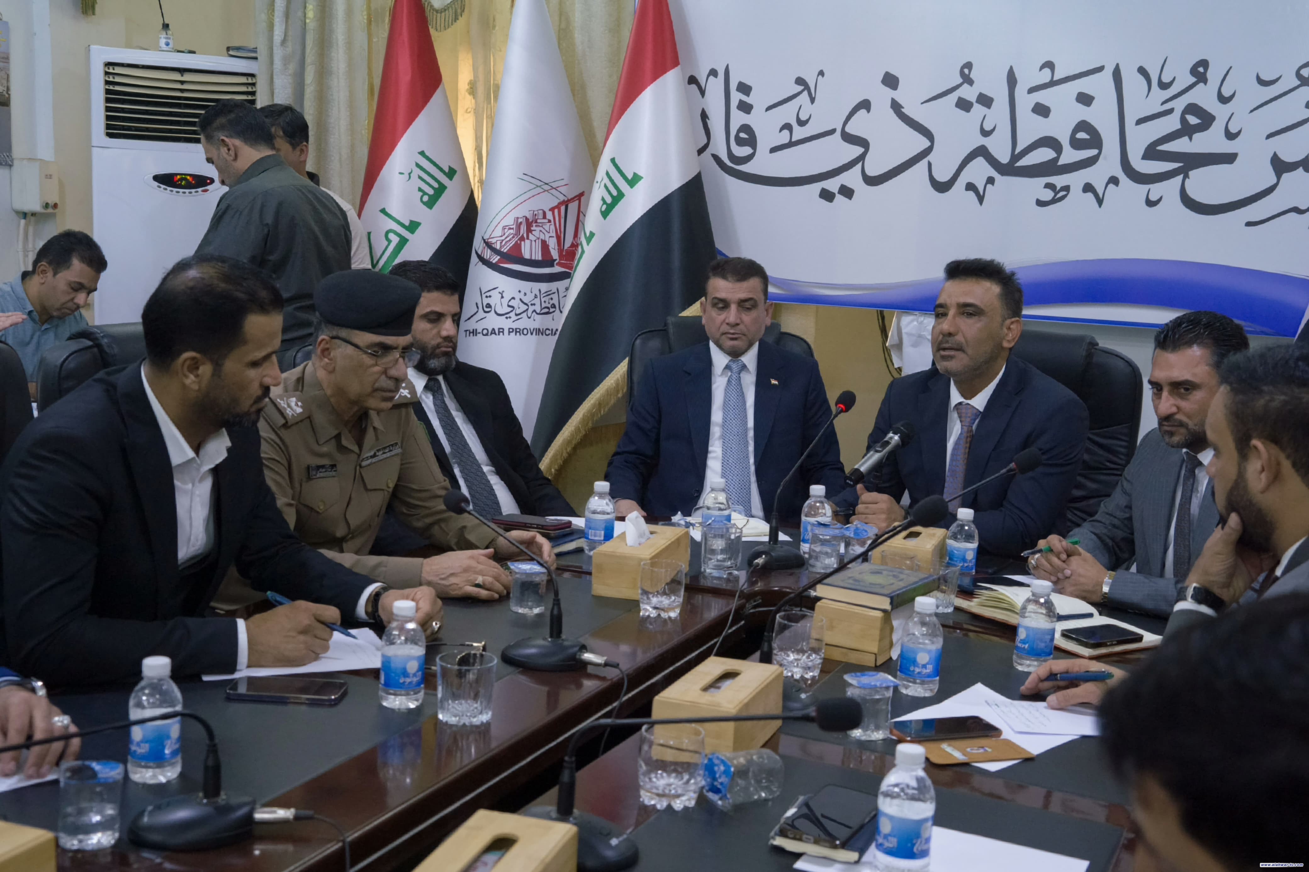 مجلس محافظة ذي قار يعقد جلسة طارئة برئاسة المهندس عبدالباقي العمري، وبحضور المحافظ، مرتضى الأبراهيمي، وقائد الشرطة اللواء مكي شناع صنگور،