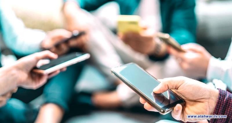 هل تستخدم هاتفك لأكثر من ساعتين في اليوم؟... إليك ما يجب أن تعرفه