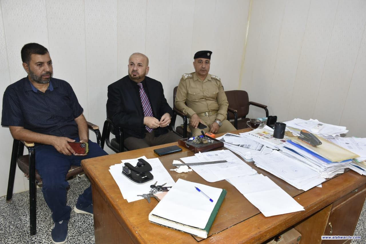 نائب قائد شرطة ذي قار ومستشار المحافظ لشؤون المواطنين يجريان زيارة الى مديرية الموارد المائية .