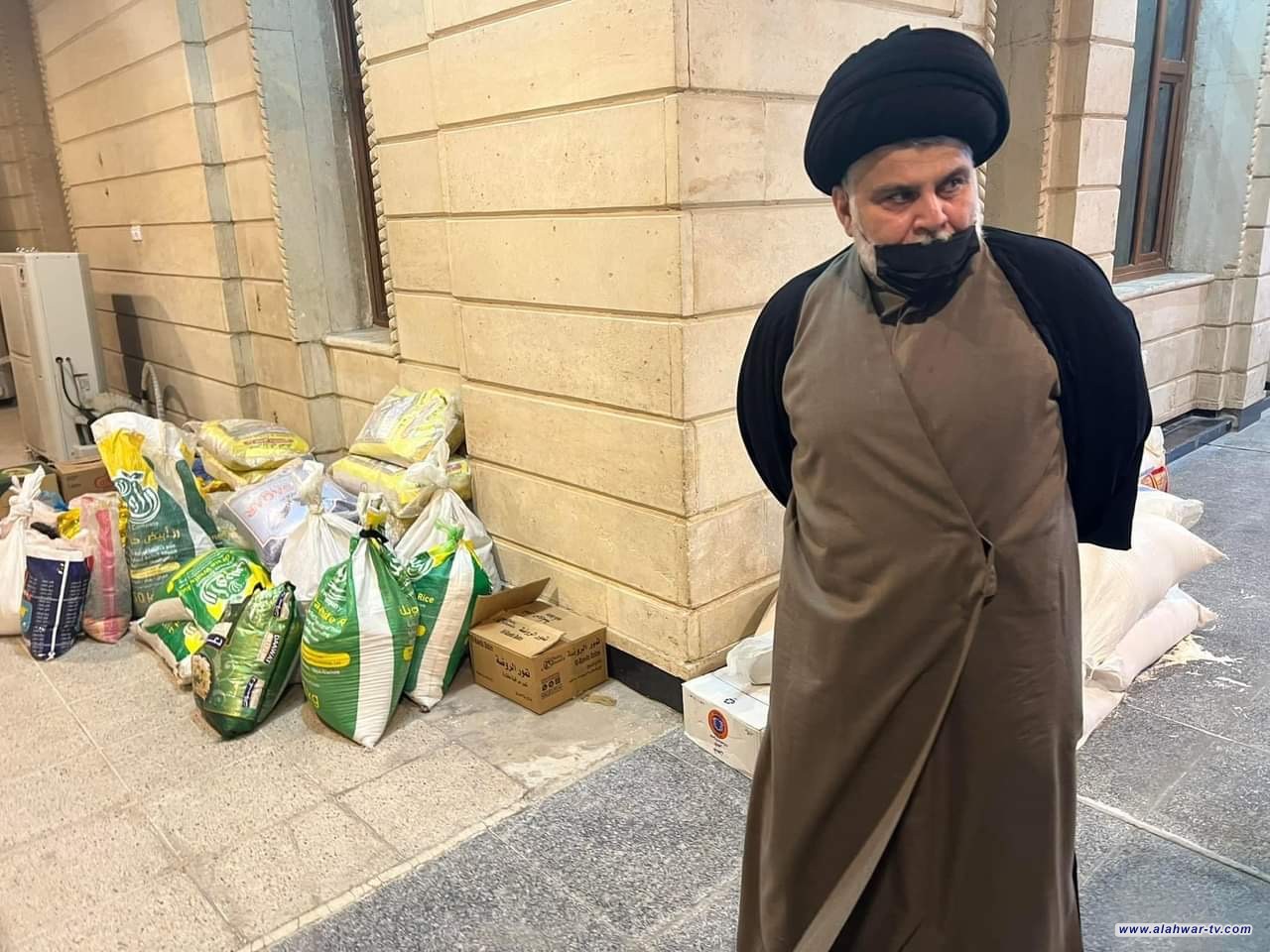 بعد ساعات من اطلاق دعوته.. الصدر أمام اول وجبة تبرعات لغزة