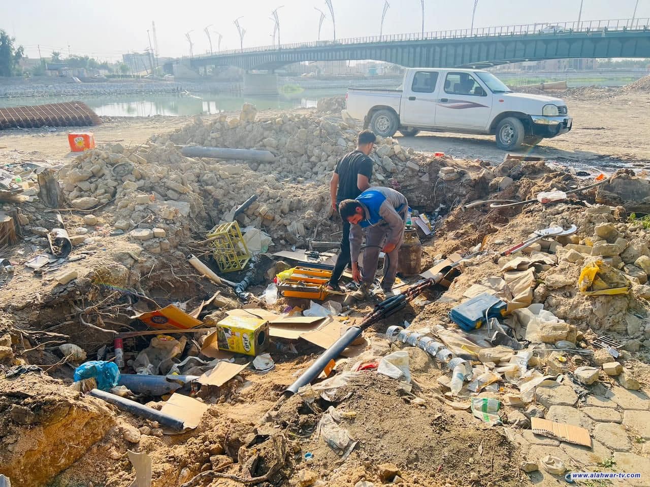 صيانة الطارئة على مغذي (١٠) الحرج المغذي لمجمع الماء في صوب الجزيرة وسط مدينة الناصرية