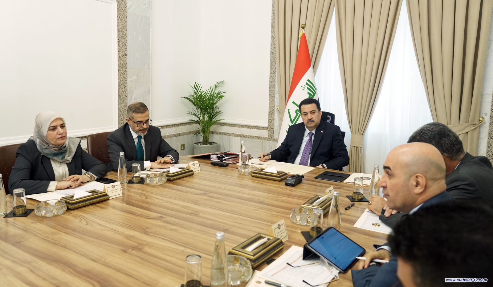 رئيس مجلس الوزراء السيد محمد شياع السوداني يرأس اجتماعاً للّجنة العليا للاستثمار والإعمار