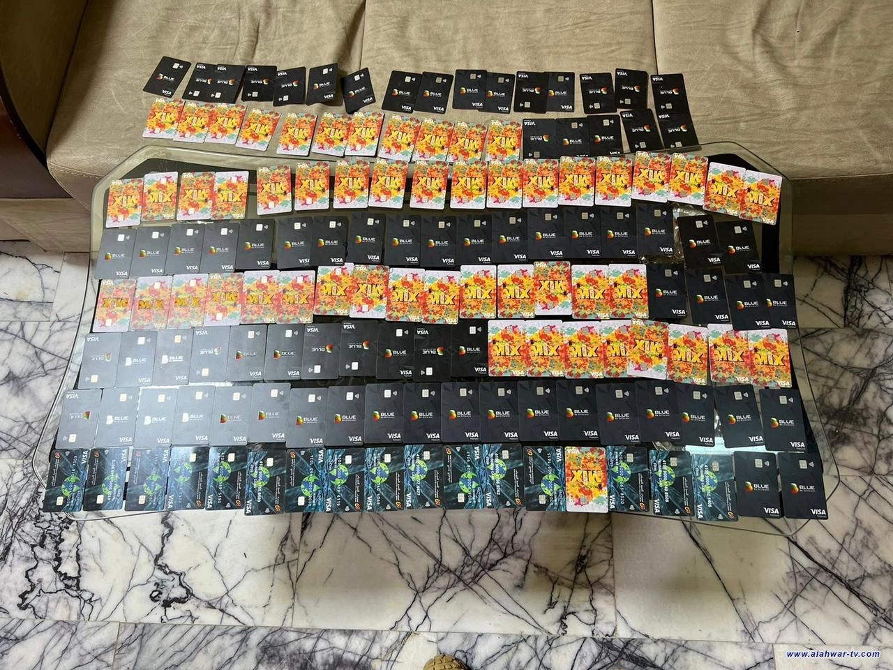 هيأة المنافذ الحدودية تمنع تهريب (144) فيزا كارت من منفذ مطار النجف الدولي