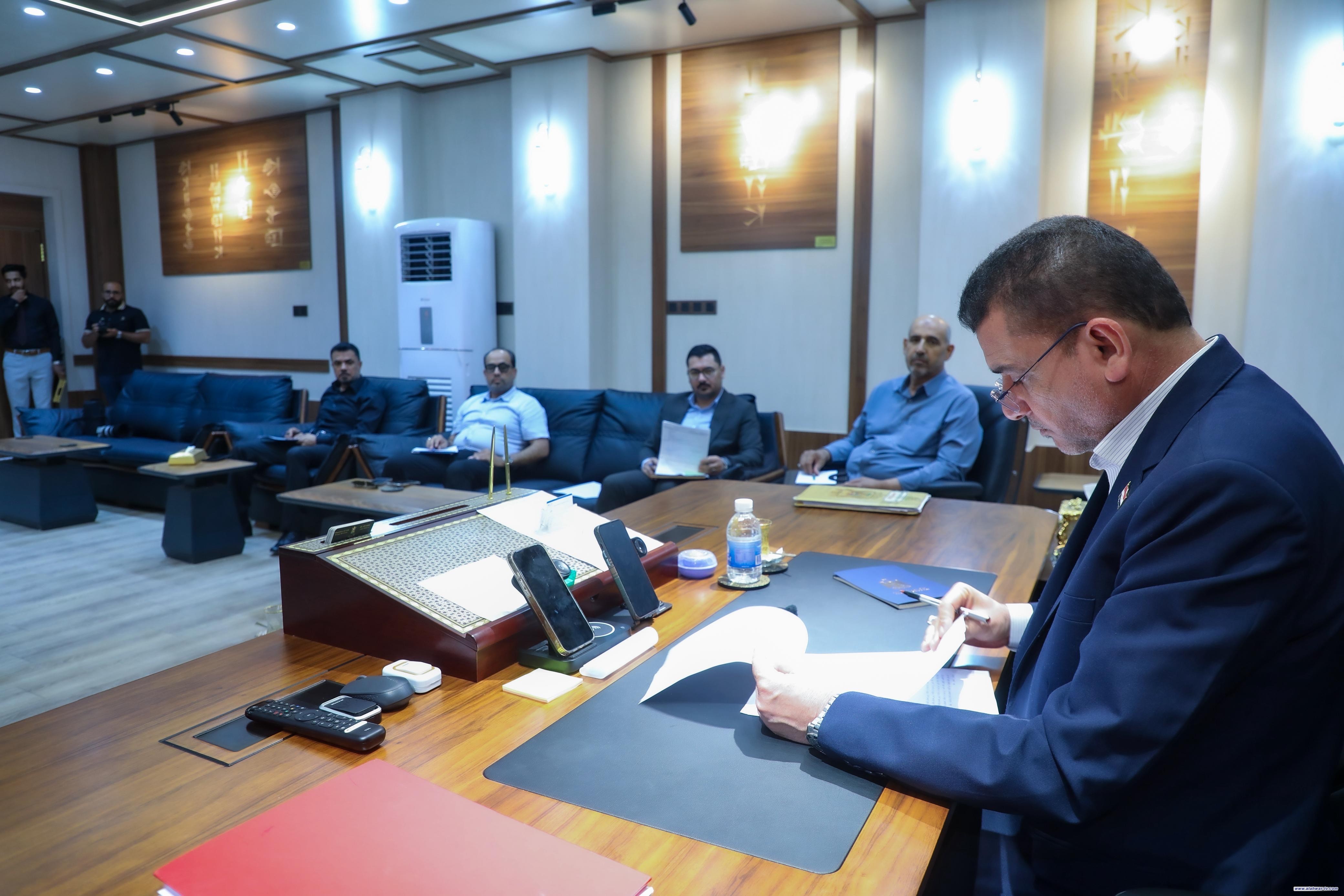 محافظ ذي قار يترأس اجتماعاً موسعاً لتنفيذ قرار توزيع الأراضي للمعلمين ويعلن تشكيل لجنة فرعية وتخصيص مساحات واسعة في عموم المحافظة