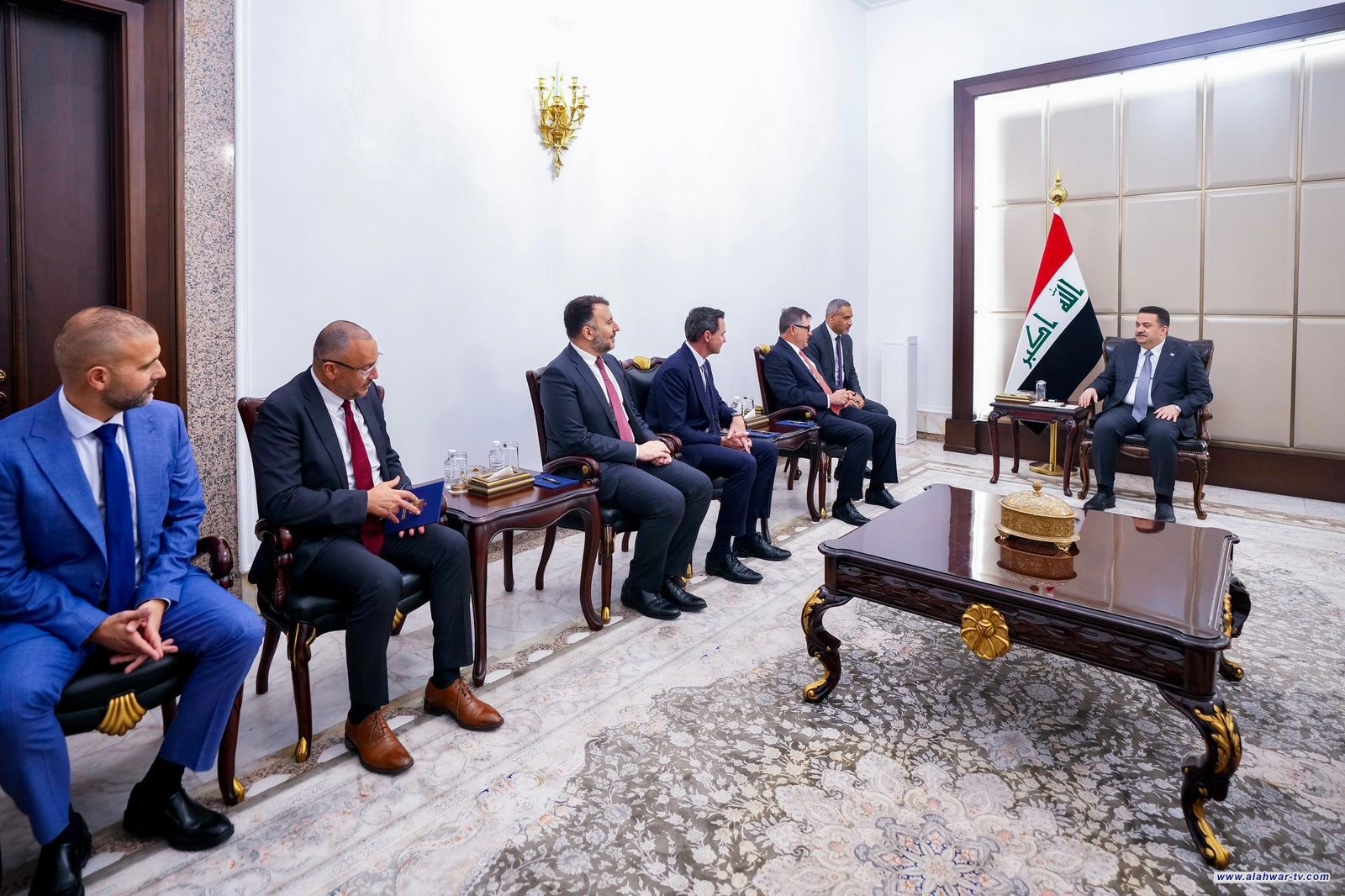 رئيس الوزراء: الحكومة تولي أهمية كبيرة لعمل الشركات النفطية الكبرى ولاسيما الأميركية