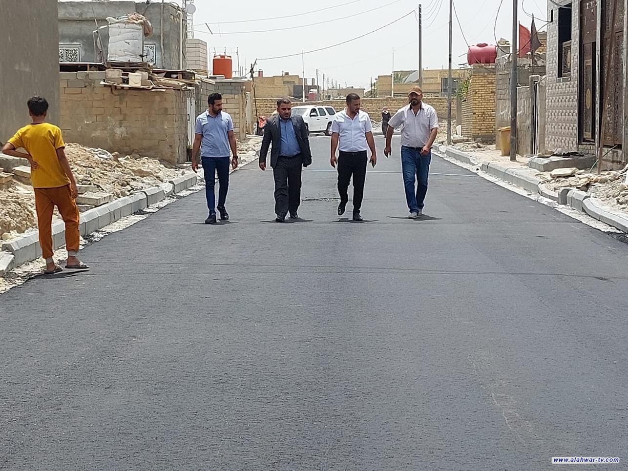 مدير بلديات ذي قار يشرف ميدانياً على تنفيذ مشاريع خدمية في ناحية اور ( سديناوية )