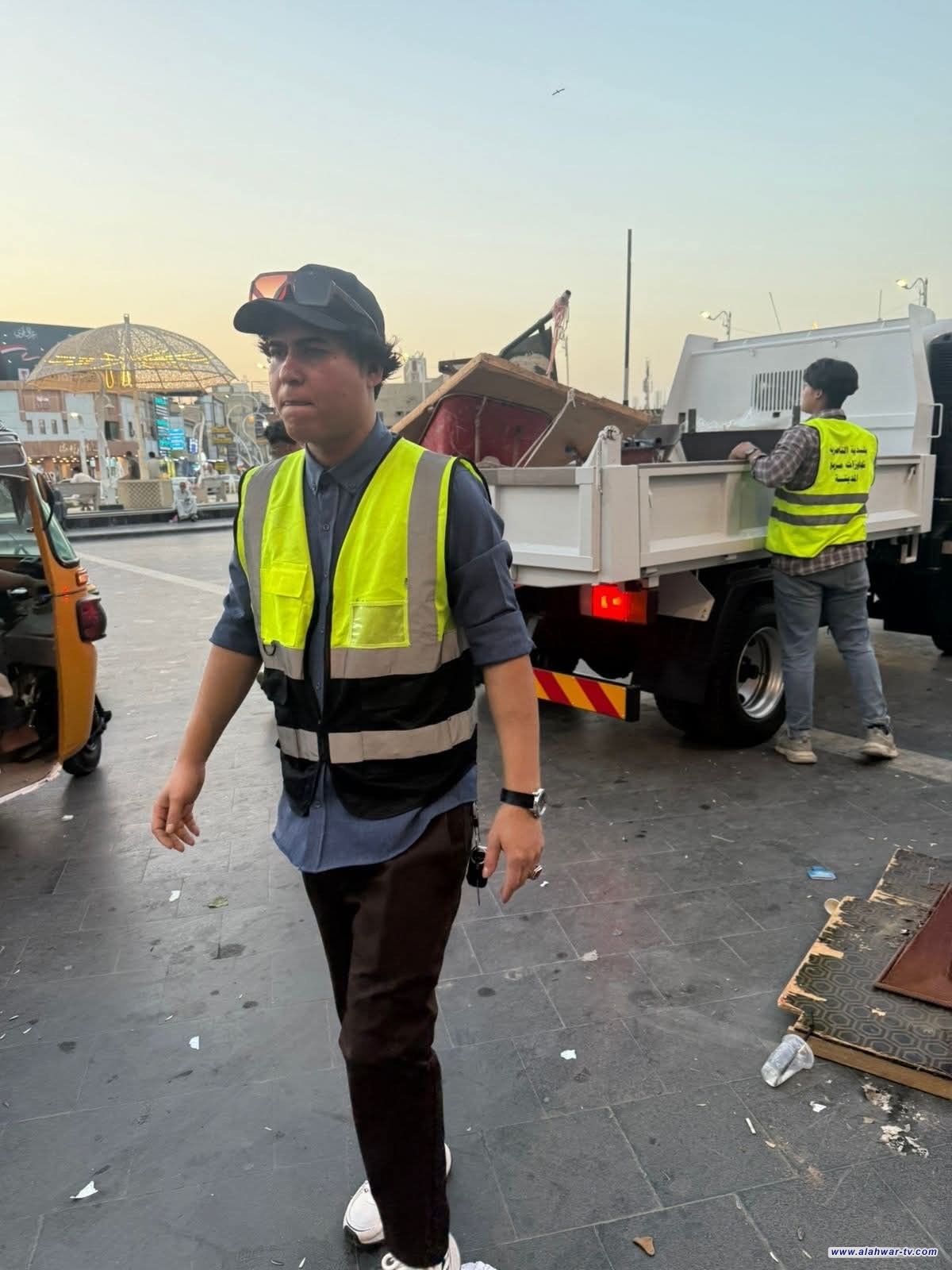 كوادر بلدية الناصرية تواصل إزالة التجاوزات لتحسين المشهد الحضري