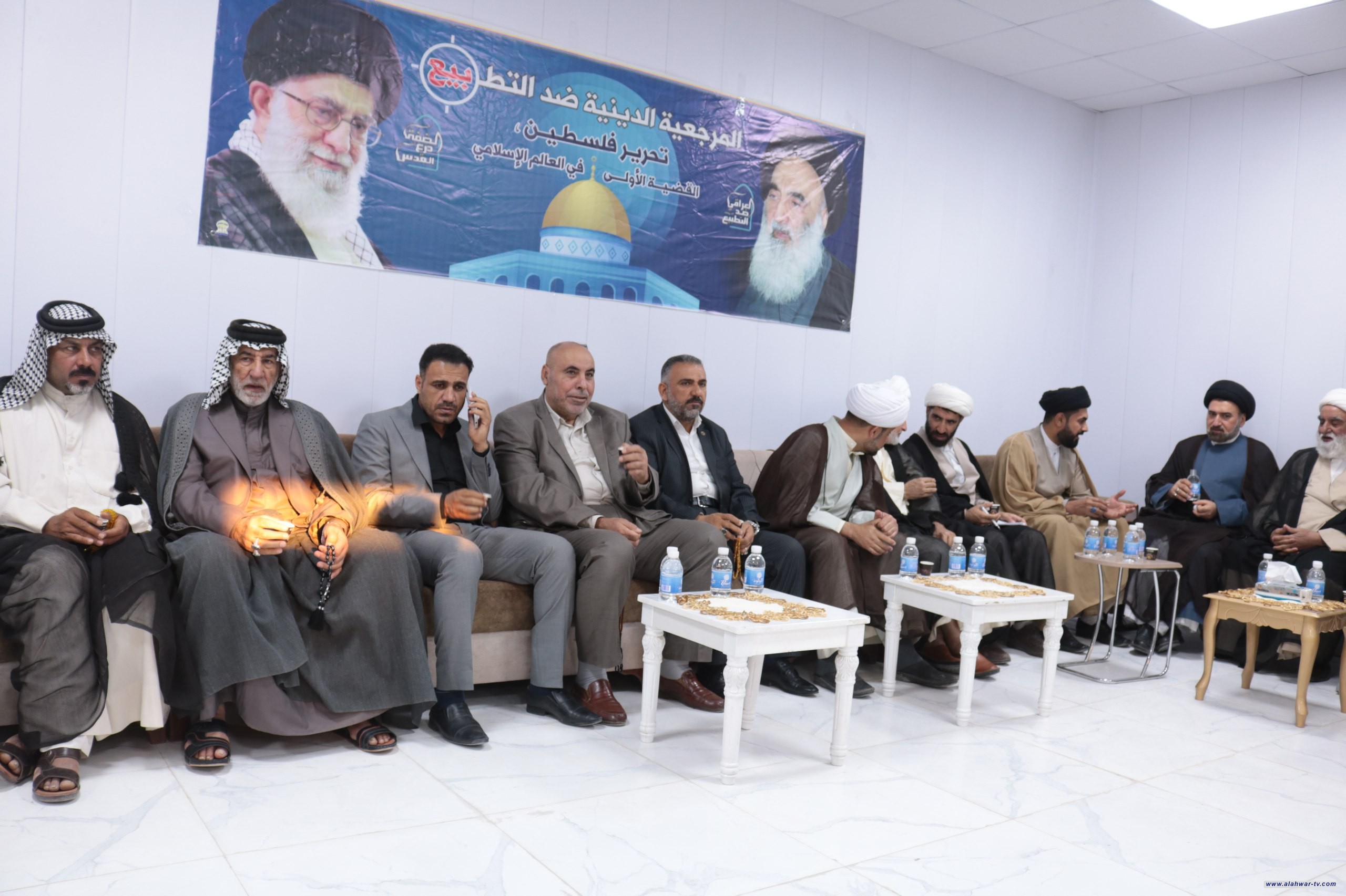 العماري مع رؤوساء المكاتب السياسية يستقبلون وفد ممثل الأمام الخامنئي .