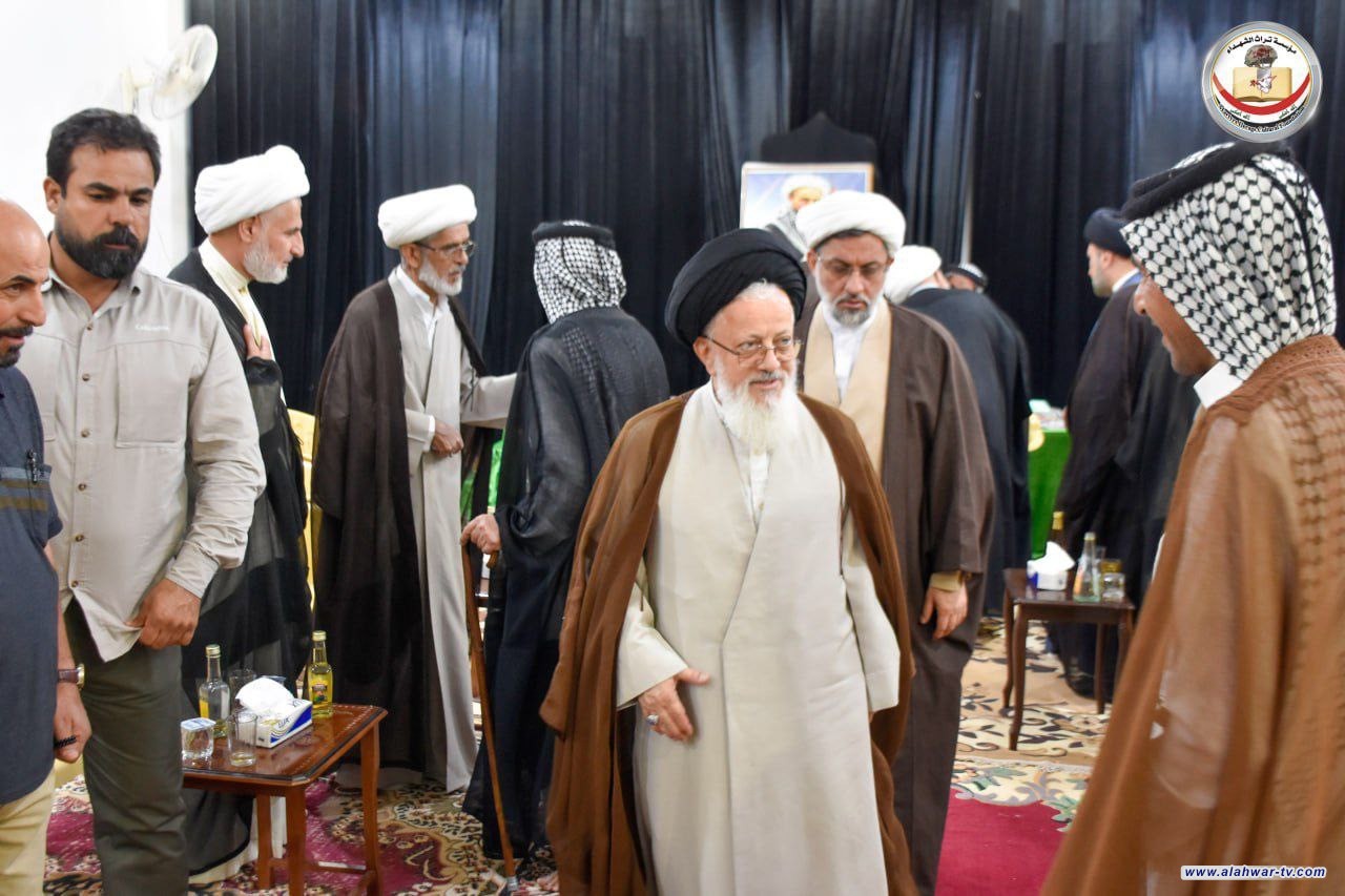 السيد الحسيني يزور عائلة الشهيدين ابو طه الناصري والشيخ جليل القطيفي