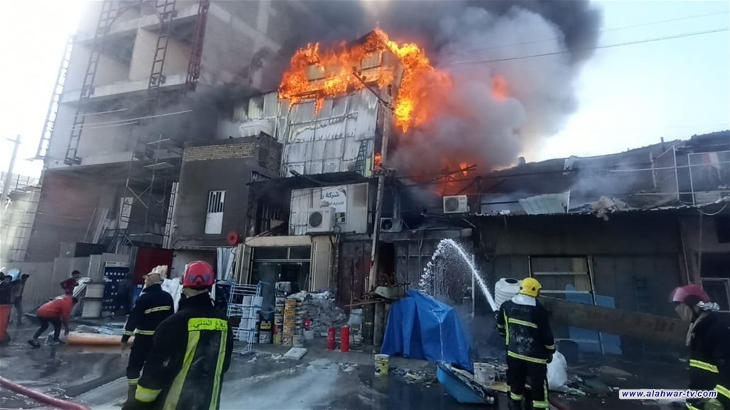 اندلاع حريق داخل مخزن للمواد الإنشائية في بغداد