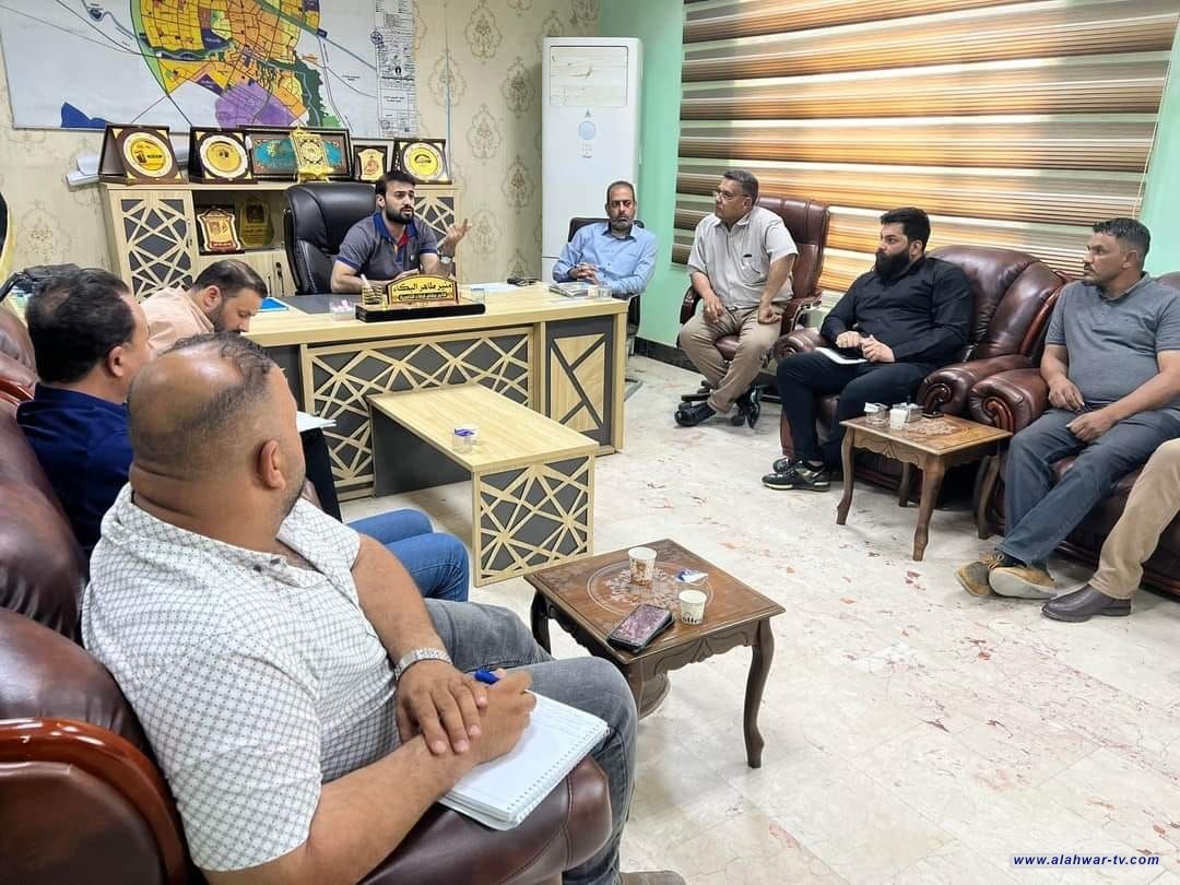 قائممقام قضاء الناصرية يجتمع بمسؤولي اقسام البلدية الخدمية لبلدية الناصرية، ويستمع لمشاكل ومعوقات العمل ويوجه بايجاد الحلول السريعة لها.