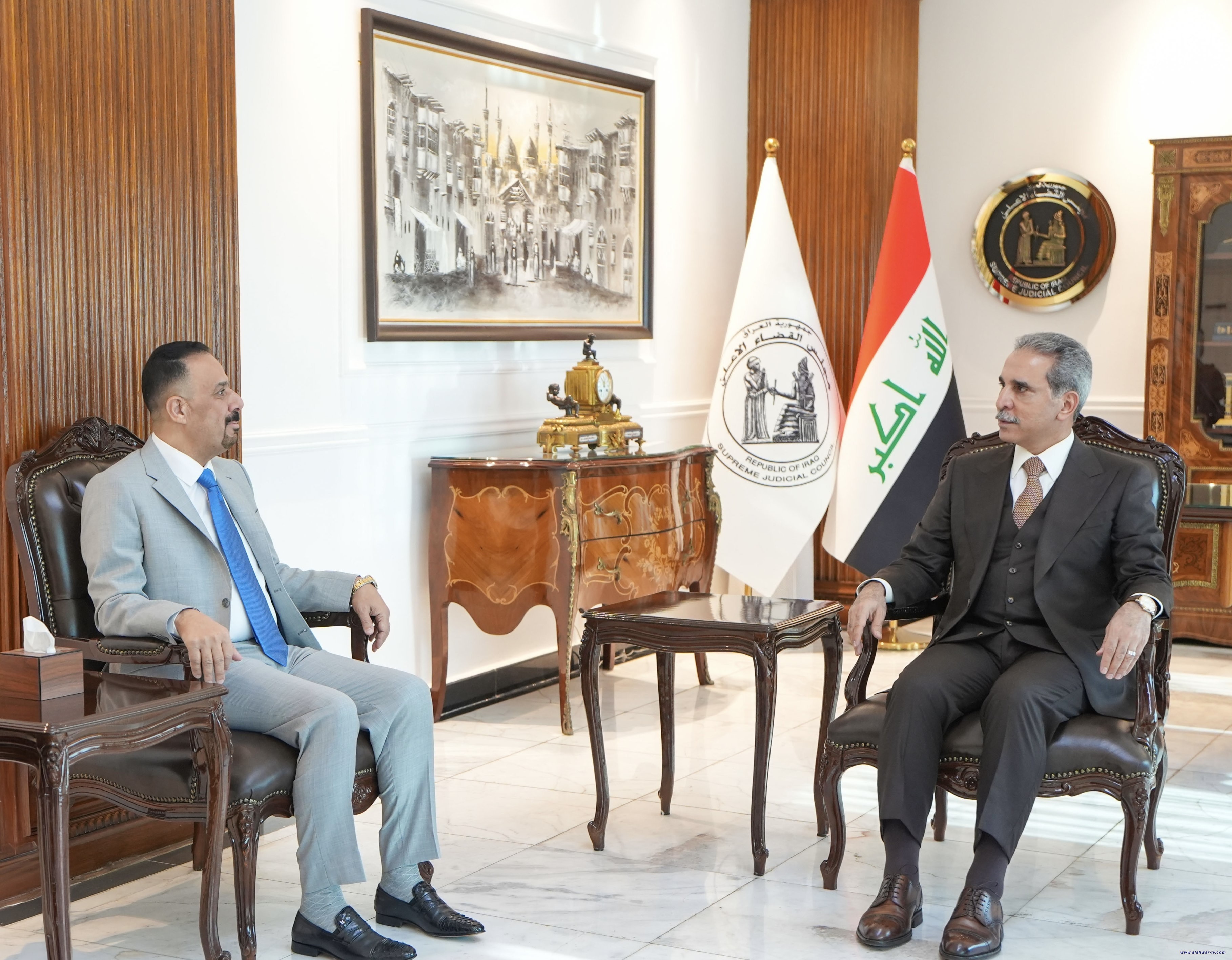 رئيسا مجلس القضاء والوقف السني يناقشان الإجراءات القانونية الخاصة بالدعاوى المعروضة على المحاكم