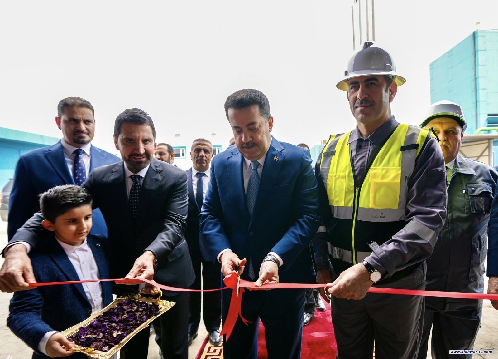رئيس الوزراء يفتتح مصنع الصبّ المستمر في الشركة العامة للصناعات الفولاذية ببغداد