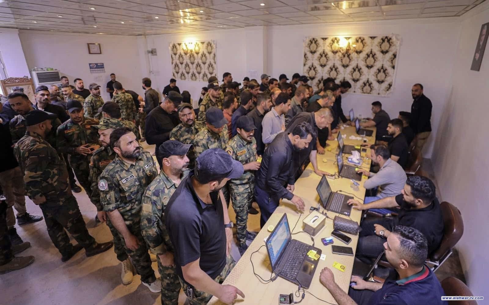 هيئة الحشد الشعبي تباشر بعملية توزيع بطاقات المهندس على منتسبيها