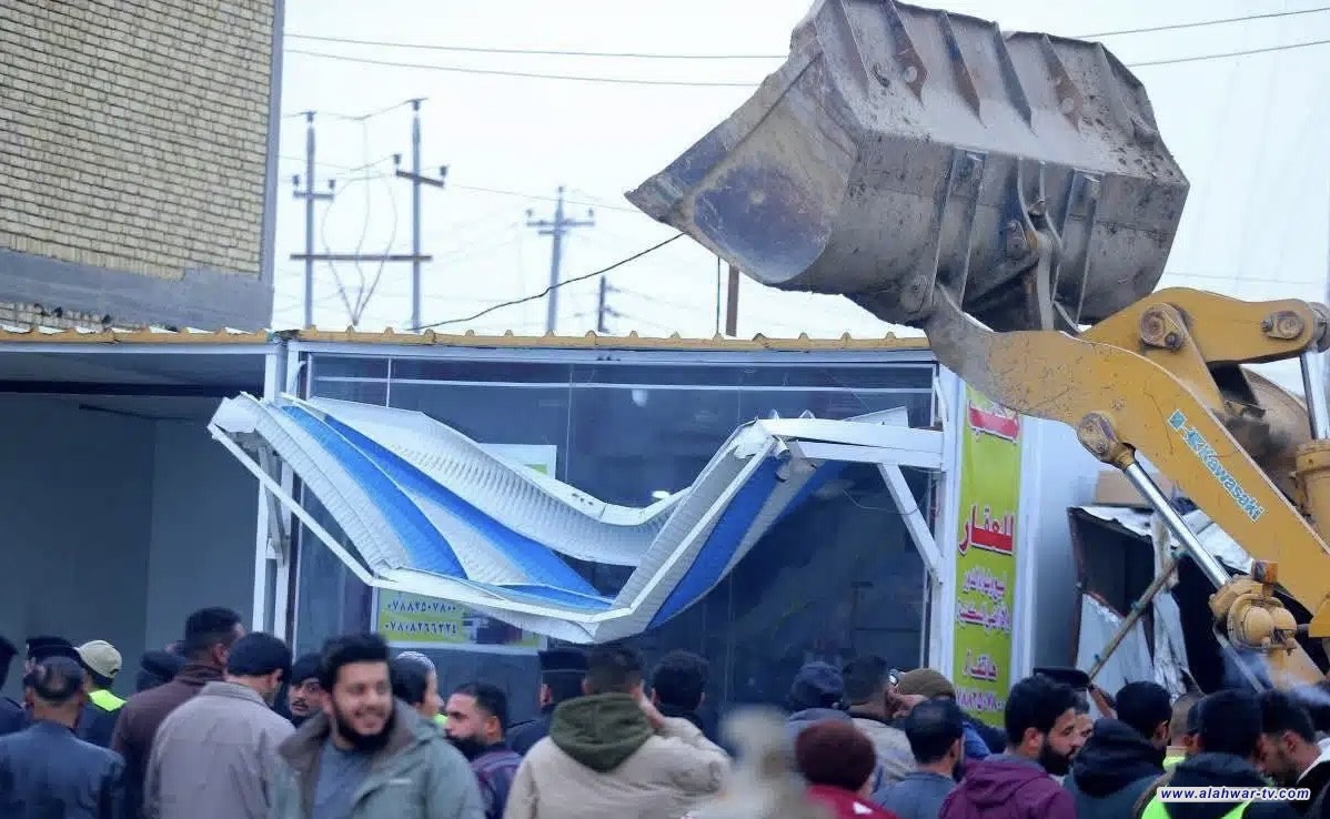 بلدية الناصرية تواصل حملة إزالة التجاوزات في منطقة الإسكان الصناعي