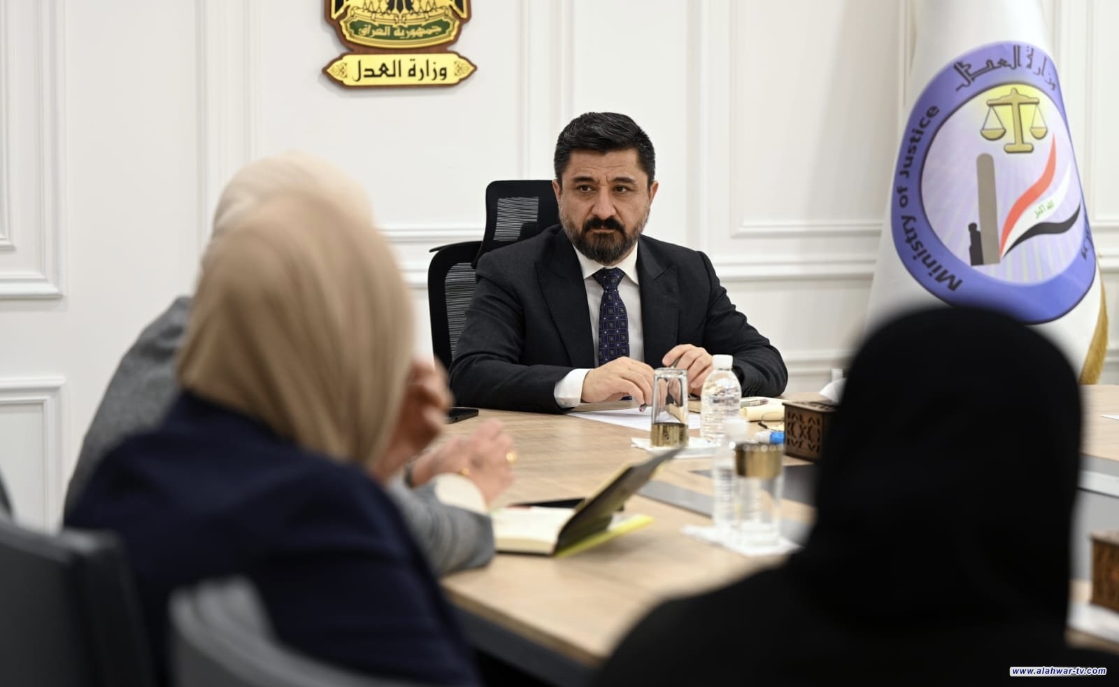 وزير العدل يوجه بالإسراع في استكمال إجراءات أرشفة السجلات العقارية