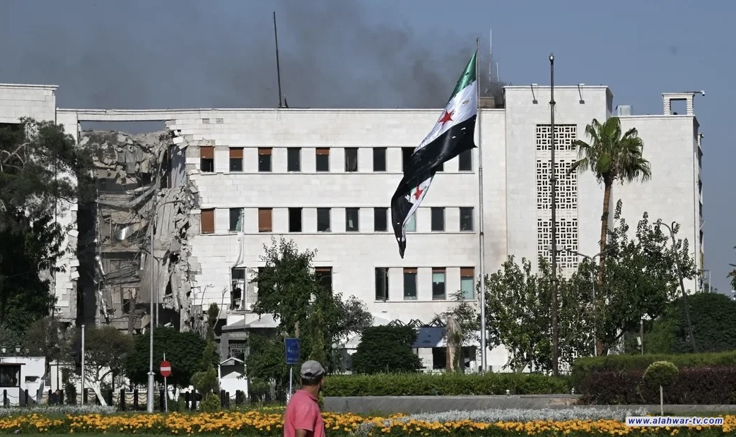 أعلنت الولايات المتحدة الأمريكية، عودة الموظفين الأمريكيين إلى سفارتها في بغداد وقنصليتها في أربيل. وأكدت وزارة الخارجية الأمريكية، في بيان، "عودة الموظفين الأمريكيين إلى السفارة الأمريكية في بغداد والقنصلية الأمريكية في أربيل".