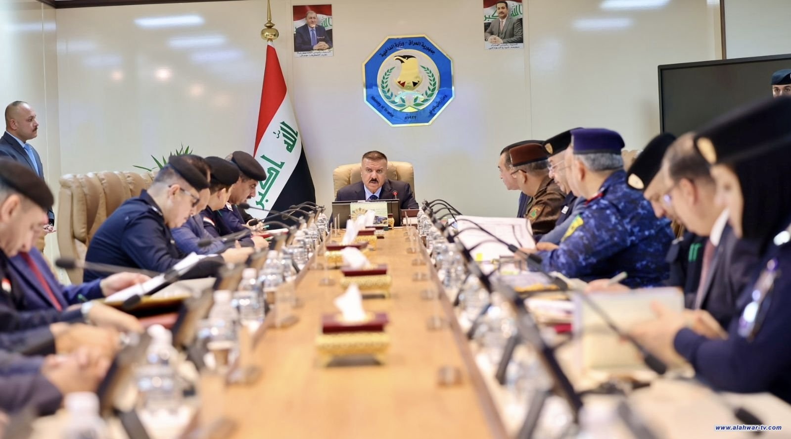 وزير الداخلية يناقش مع هيئة الرأي القضايا الأمنية والخدمية والمشاريع المقترحة