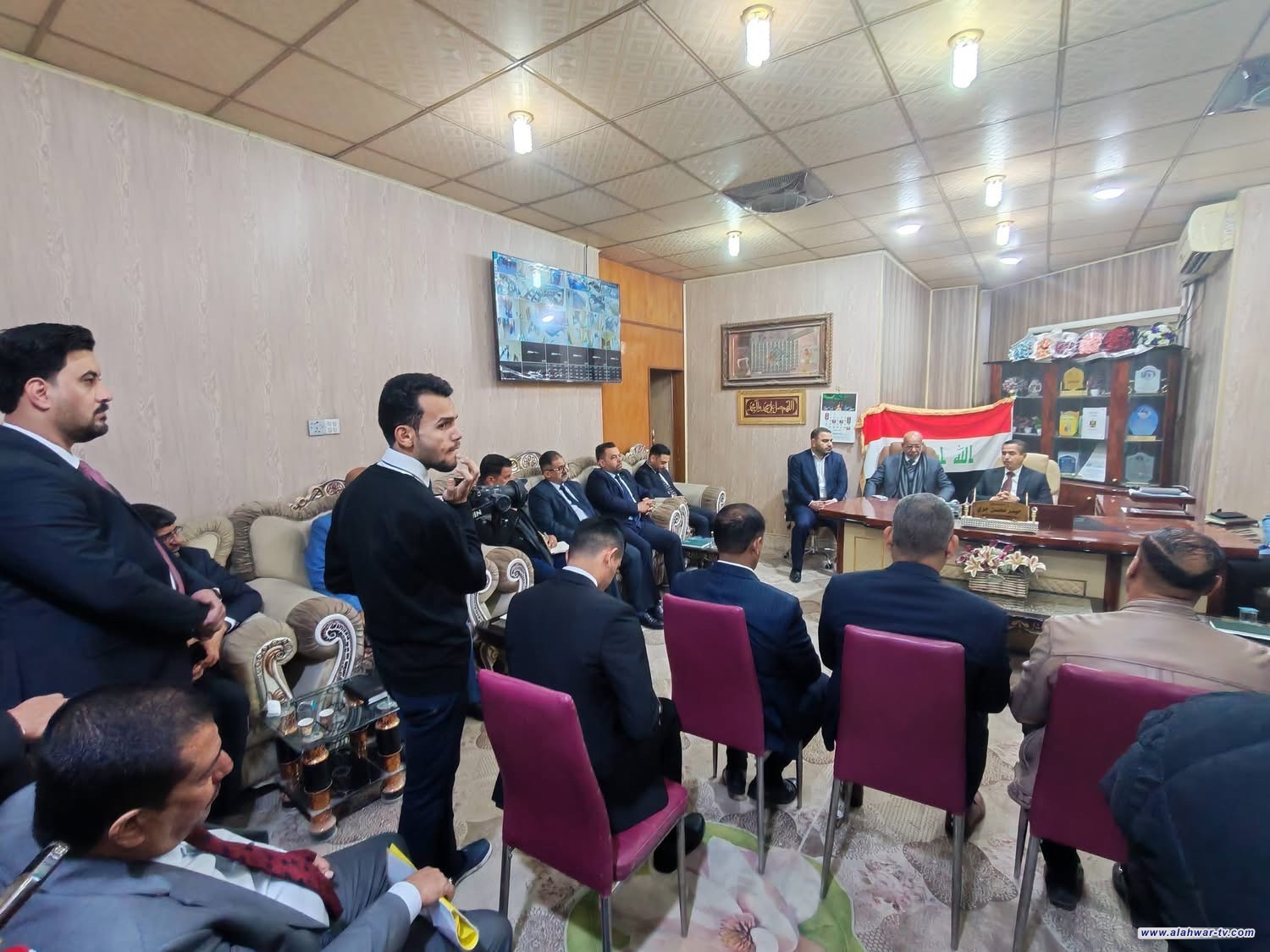 محافظ ذي قار الجديد يختار مديرية بلديات ذي قار لتوقيع مباشرته الرسمية