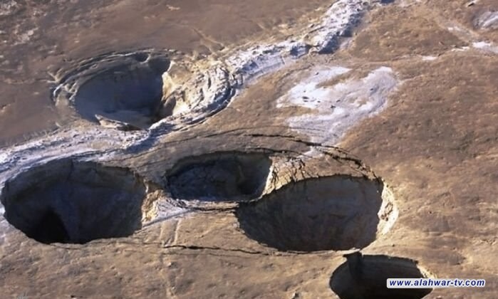 الصحراء الإيرانية.. حفر غامضة ونيران لا تنطفئ تكشف أسرار الأرض