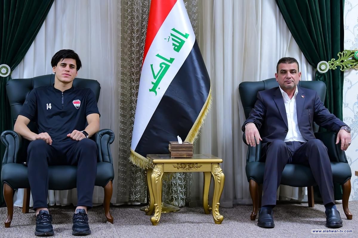 محافظ ذي قار يكرم لاعب المنتخب الاولمبي كرار المختار  ويؤكد : ذي قار تفتخر بإنجازات رياضييها ومبدعيها