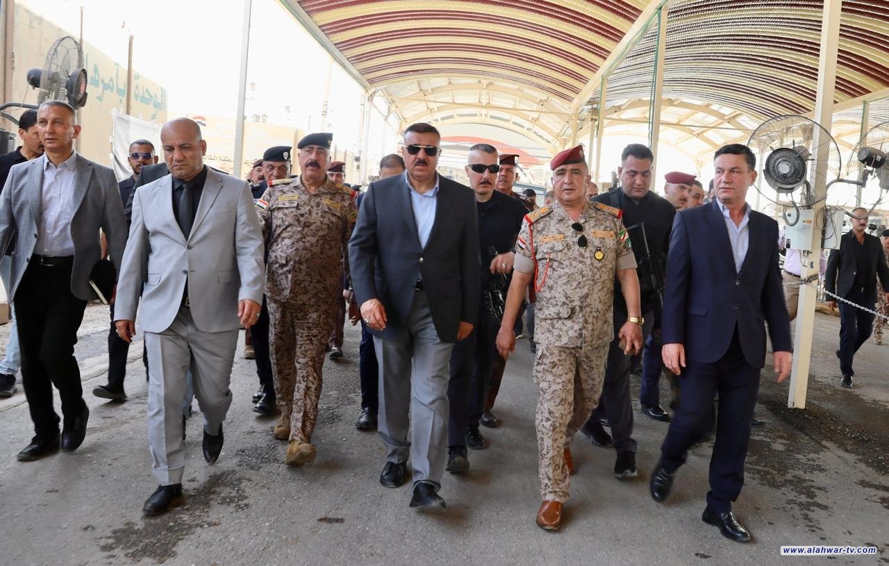 وزير الداخلية يصل إلى منفذ المنذرية استعداداً لتأمين دخول زائري الأربعينية