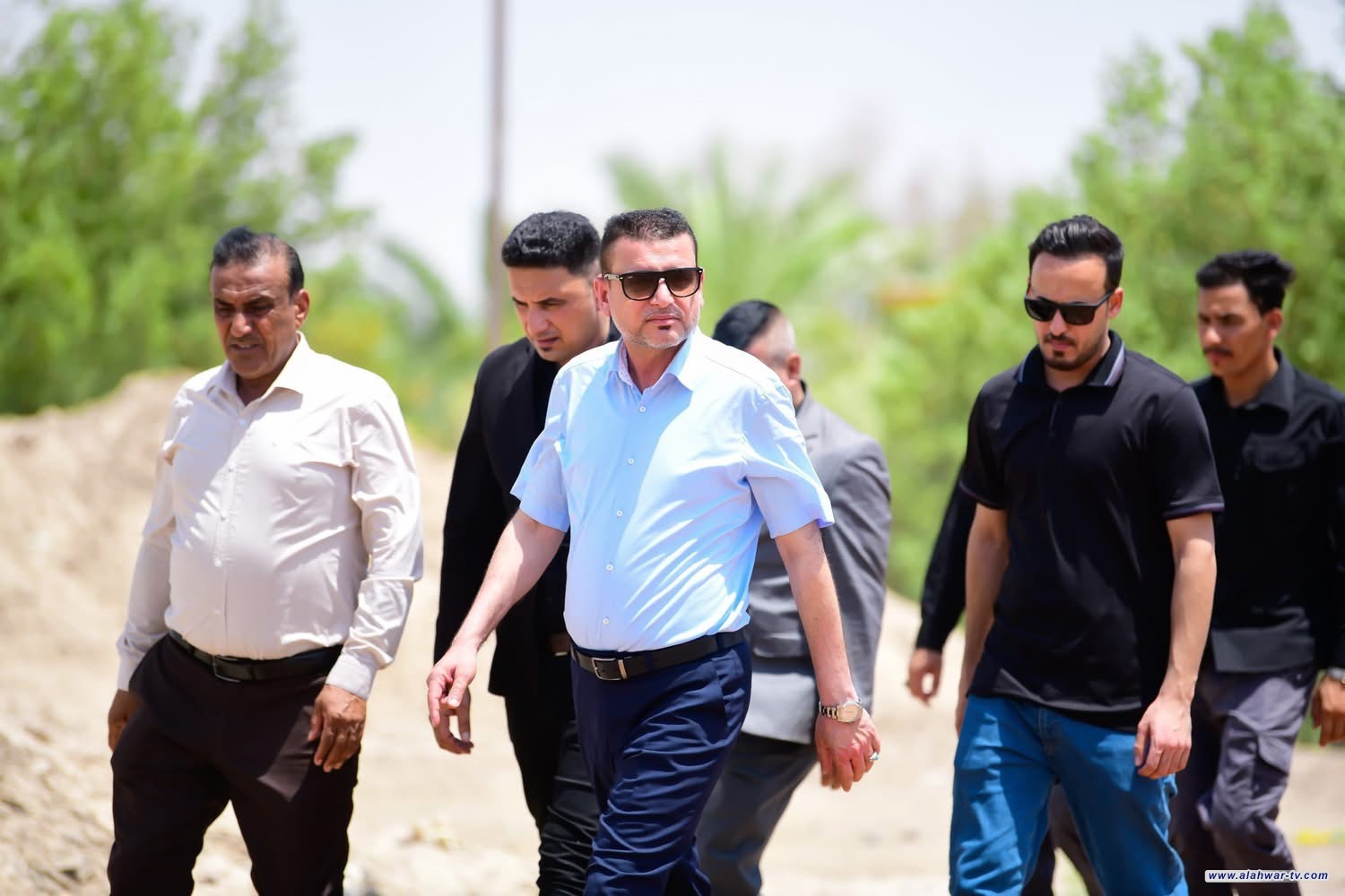 محافظ ذي قار يتابع ميدانيا أعمال إنشاء شبكة طرق حيوية بين قضائي سيد دخيل والإصلاح بطول أكثر من 5 كم