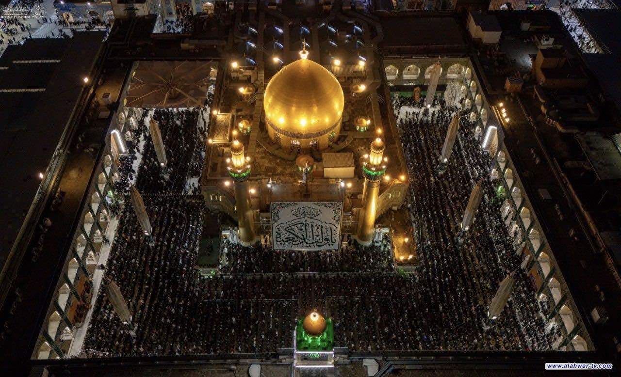 حشود الزائرين تتوافد إلى مرقد الإمام علي (عليه السلام) بذكرى مولده المبارك