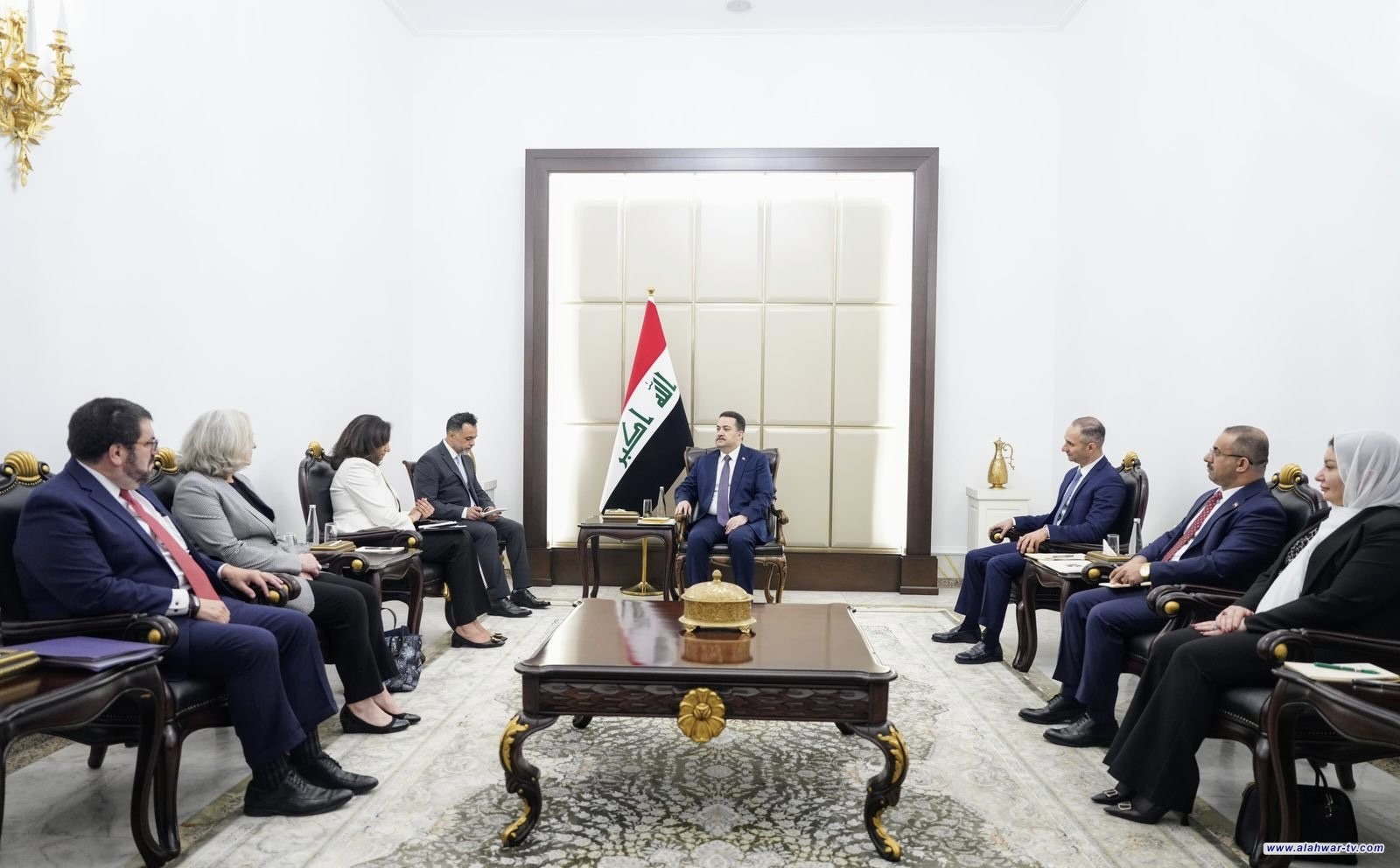 رئيس الوزراء يؤكد لوكيلة وزير الخارجية الأمريكي حرص العراق على تعزيز نظامه الديمقراطي