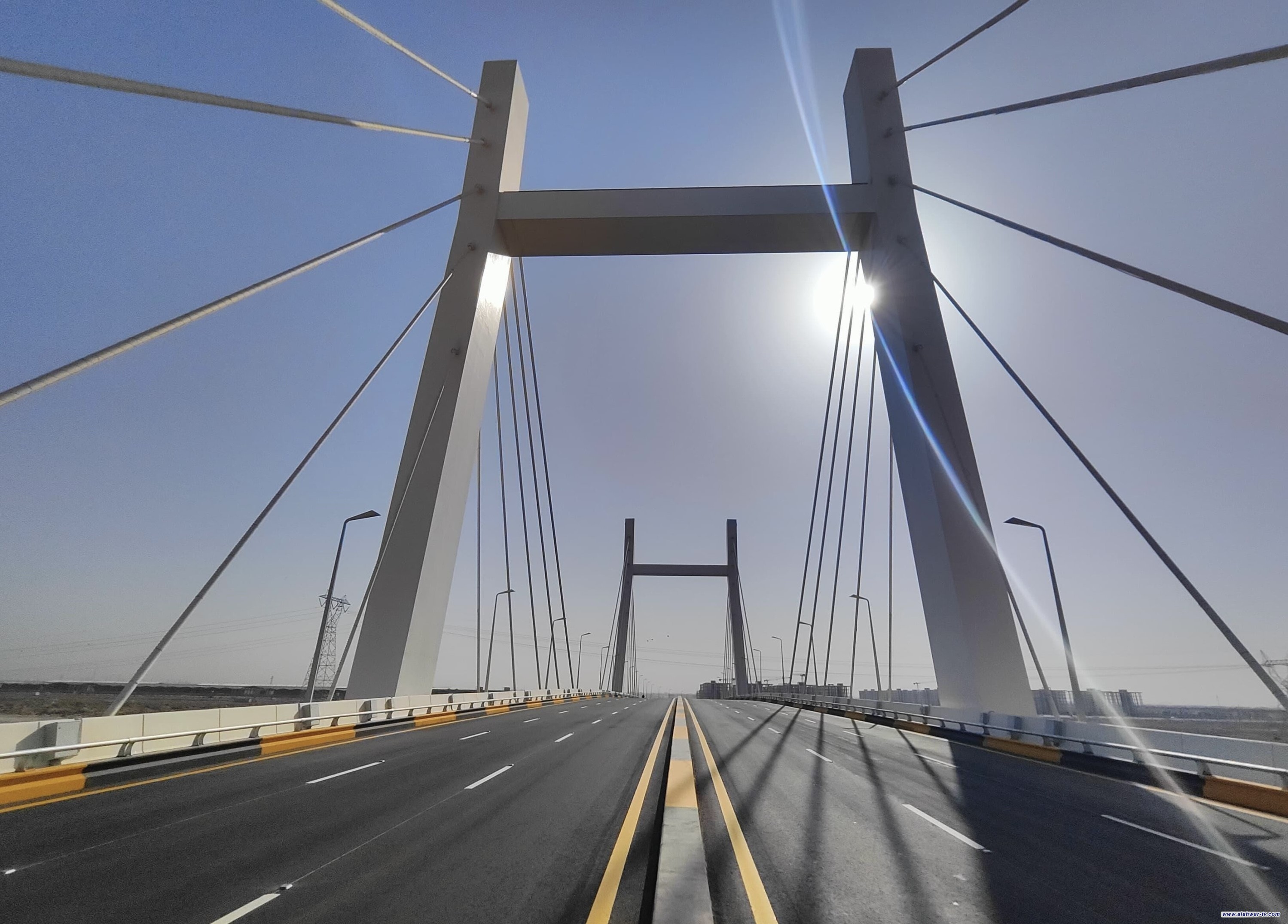 رئيس الوزراء يفتتح الجسر المعلق بمحافظة البصرة