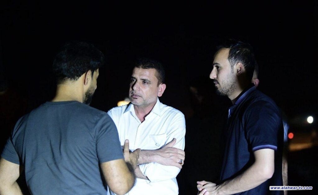 محافظ ذي قار يشرف ميدانياً على صب طريق الصدرين ويوقف 3 مشاريع لتأمين حركة الزائرين