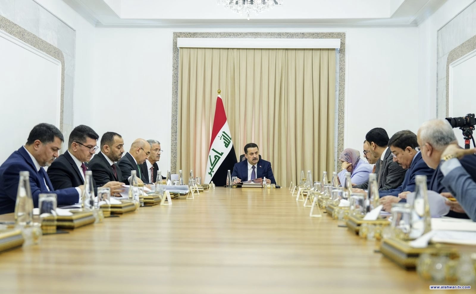 اللجنة العليا للإعمار والاستثمار توافق على مشاريع في مجالات الطاقة والصناعة والمستشفيات