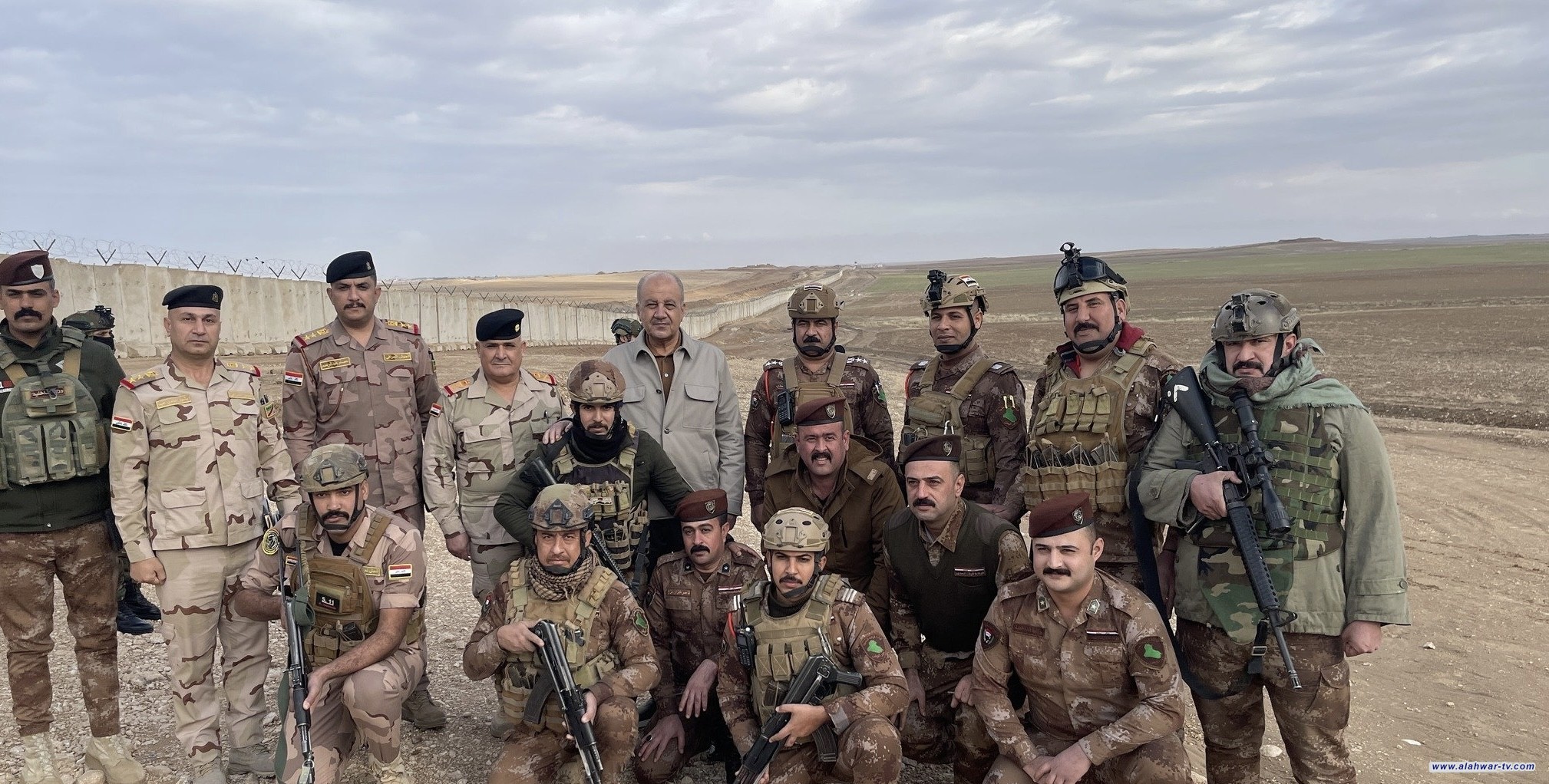 وزير الدفاع يتفقد قطعات الجيش في الشريط الحدودي مع سوريا