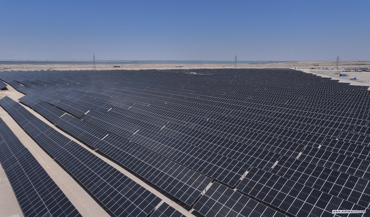 الكهرباء: تركيب 39 ألف لوح بمحطة كربلاء للطاقة الشمسية