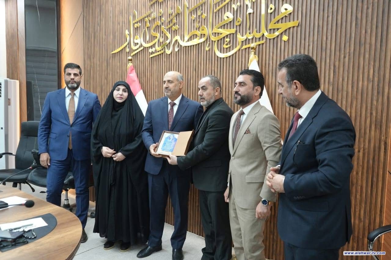 رئاسة مجلس محافظة ذي قار ورئيس اللجنة الفنية يكرّمان المهندس الاستشاري الأستاذ حسن دعدوش.