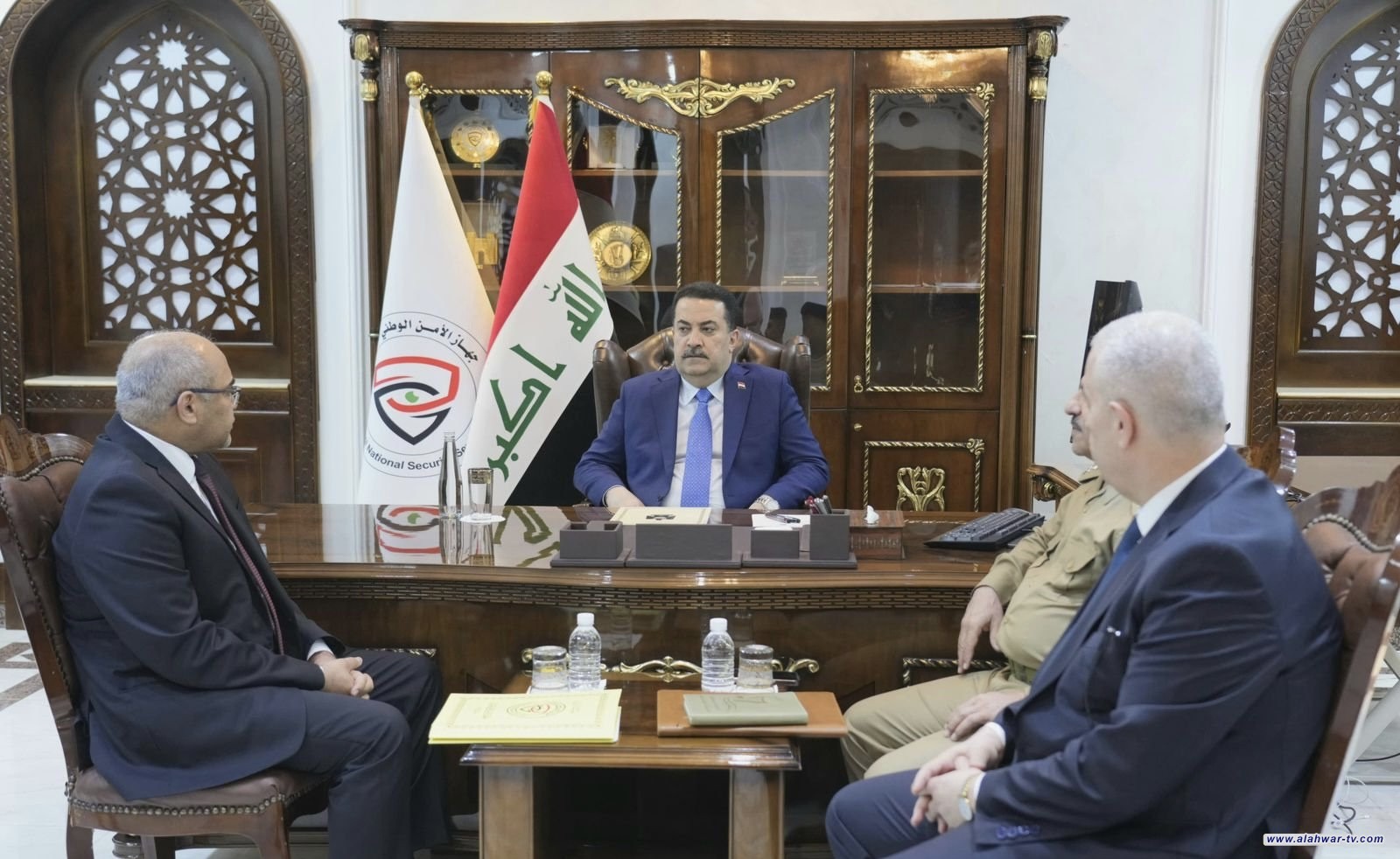 القائد العام للقوات المسلحة يجري زيارة إلى مقرّ جهاز الأمن الوطني