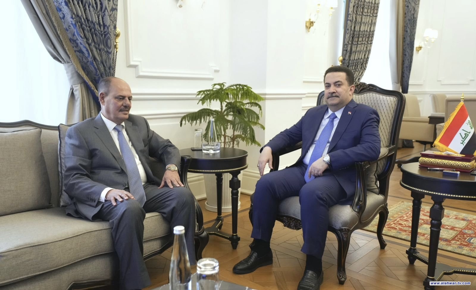 رئيس الوزراء يدعو الأسرة الصحفية إلى أداء مهامّها إلى جانب السلطات الرقابية الدستورية