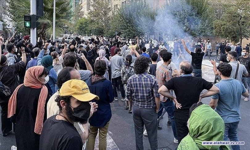 المدعي العام لطهران: كل من يحمل السلاح سيحاكم